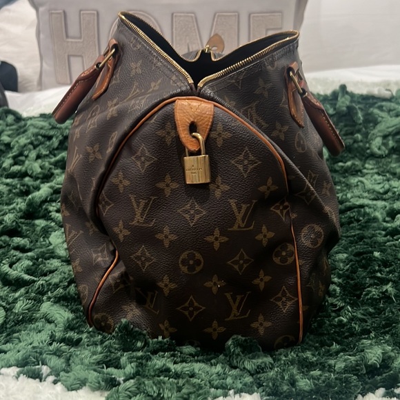 Louie Vuitton speedy bag - Picture 3 of 9